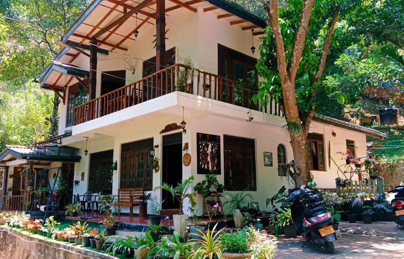 Villa25 Homestay Free Pick Up From The Centre Kandy 0*,  Sri Lanka