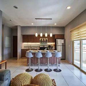 modern-and-spacious-2-bedroom-ph-rooftop-pool.quintano-roohotels.com/